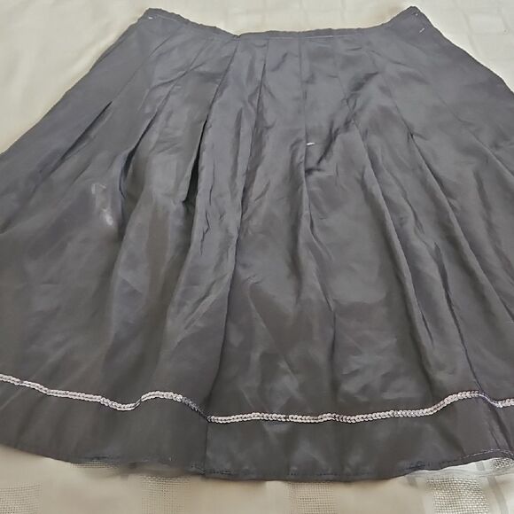 Chic Gray A-Line Skirt with Full Silhouette - Picture 13 of 16